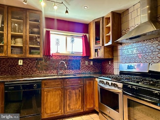 7154 Upland St, Philadelphia, PA 19142