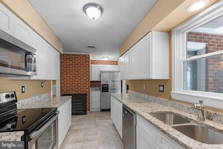 1008 Harbour Dr, Stafford, VA 22554