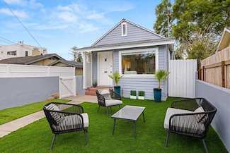 2215 Oak Park Ln, Santa Barbara, CA 93105
