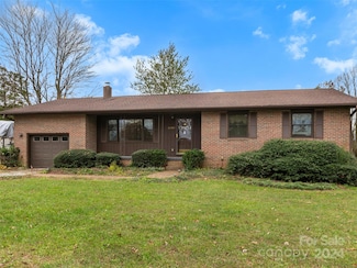 5540 Howard Gap Rd, Flat Rock, NC 28731