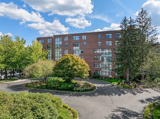 77 Florence St Unit 211N, Chestnut Hill, MA 02467