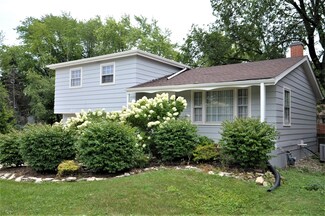 814 W Roosevelt Rd, Wheaton, IL 60187