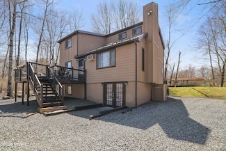 7 Hawk Mew Cir, Lake Ariel, PA 18436