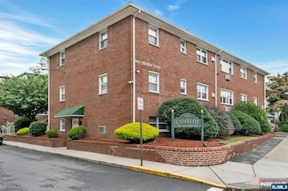 201 Oakdene Place Unit D1, Cliffside Park, NJ 07010