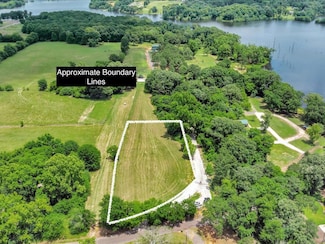 155 Indian Hen, Garrison, TX 75946