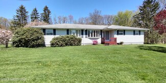 11 Circle Dr, Wyoming, PA 18644