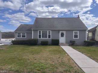 29 Duffus Ave, Totowa, NJ 07512