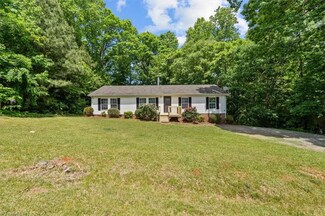 1004 Candlewood Cir, Siler City, NC 27344