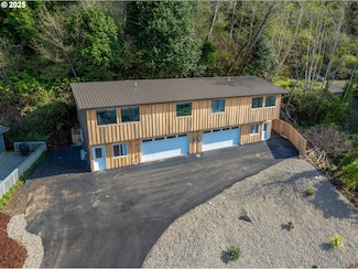 680 Elm Ave, Reedsport, OR 97467