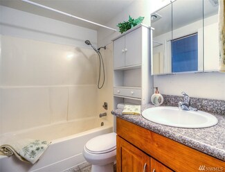 9517 NE 180th St Unit B107, Bothell, WA 98011