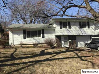 4928 S 90th St, Omaha, NE 68127