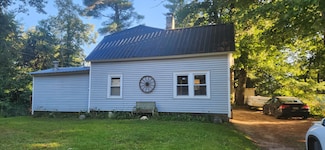 48 Gary St, South Paris, ME 04281