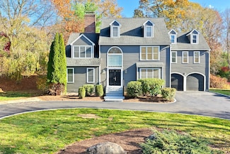 93 Putting Green Rd N, Trumbull, CT 06611