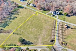 Lot 27 Plantation Point, Moneta, VA 24121