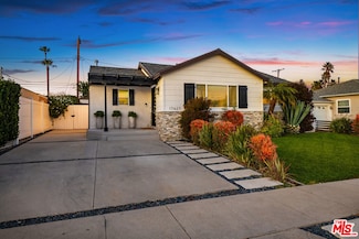 17627 Martha St, Encino, CA 91316