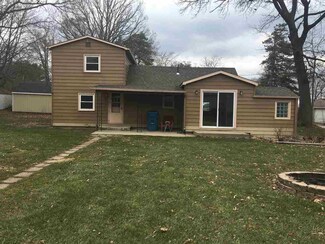 215 Lane 221a Hamilton Lake, Hamilton, IN 46742
