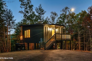 118 Lake Dr, Gatlinburg, TN 37738