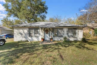 403 N 5th St, Wortham, TX 76693