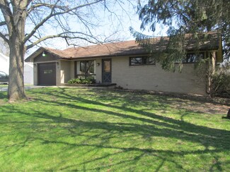 207 N Broadway St, Hudson, IL 61748