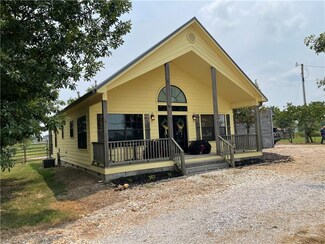 630 Klenc Rd, Tontitown, AR 72762