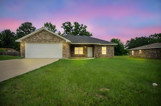 206 Shady Pine St, Lufkin, TX 75901