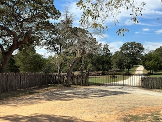 105 Colony Line Trail, Dale, TX 78616