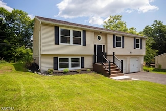 18 Fernwood Rd, Sussex, NJ 07461