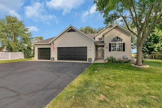 1316 Boulder Ct, Sauk Rapids, MN 56379