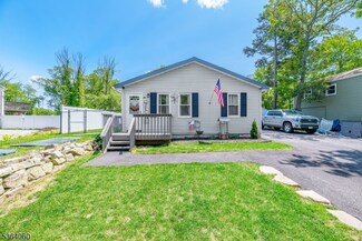 38 Paterson Rd, Hewitt, NJ 07421