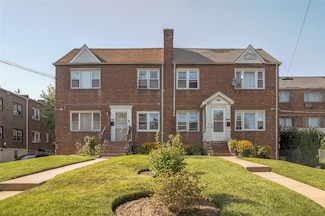 19511 Woodhull Ave, Hollis, NY 11423