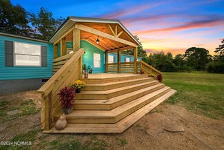 109 Floyd Pond Ln, Richlands, NC 28574