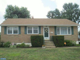 12 S Lunenburg Dr, New Castle, DE 19720