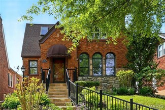 1159 Moorlands Dr, Saint Louis, MO 63117