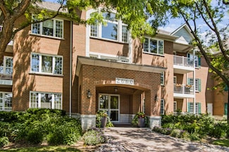 2660 Summit Dr Unit 302, Glenview, IL 60025
