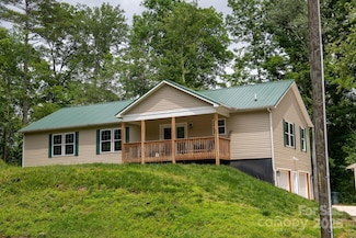 1036 Williamsburg Dr, Lenoir, NC 28645