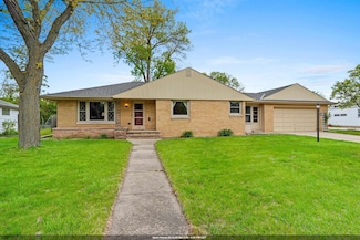 718 Carver Ln, Menasha, WI 54952