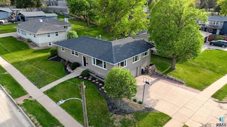 2301 S Sherman Ave, Sioux Falls, SD 57105