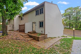 118 River Woods Ln, Burnsville, MN 55337