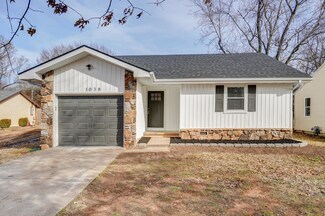 1038 S Hillcrest Ave, Springfield, MO 65802