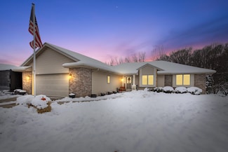 363 Hickory Dr, Fredonia, WI 53021