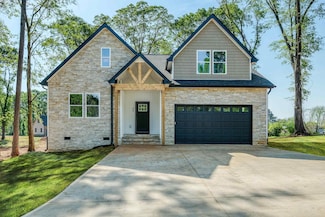 44 Simmons St, Wellford, SC 29385