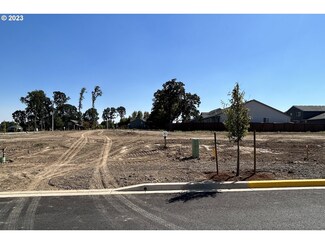 1518 NW Tracy St Unit 30, McMinnville, OR 97128
