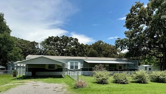 8102 Carter Dr, Bonham, TX 75418