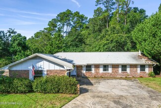 100 Nottingham Ct, Ocean Springs, MS 39564