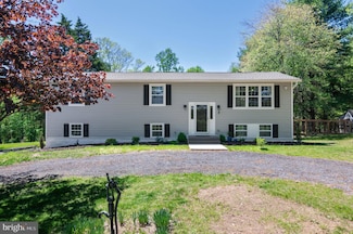 7612 Leeds Manor Rd, Marshall, VA 20115
