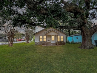 1720 Gary Ave, Nederland, TX 77627