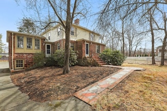 26 Bullard St, Walpole, MA 02081