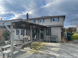 38114 Huron Pointe Dr, Harrison Township, MI 48045