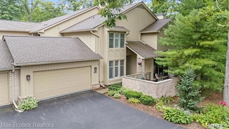 1109 Ivyglen Cir, Bloomfield Hills, MI 48304