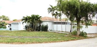 19425 NW 62nd Ct, Hialeah, FL 33015